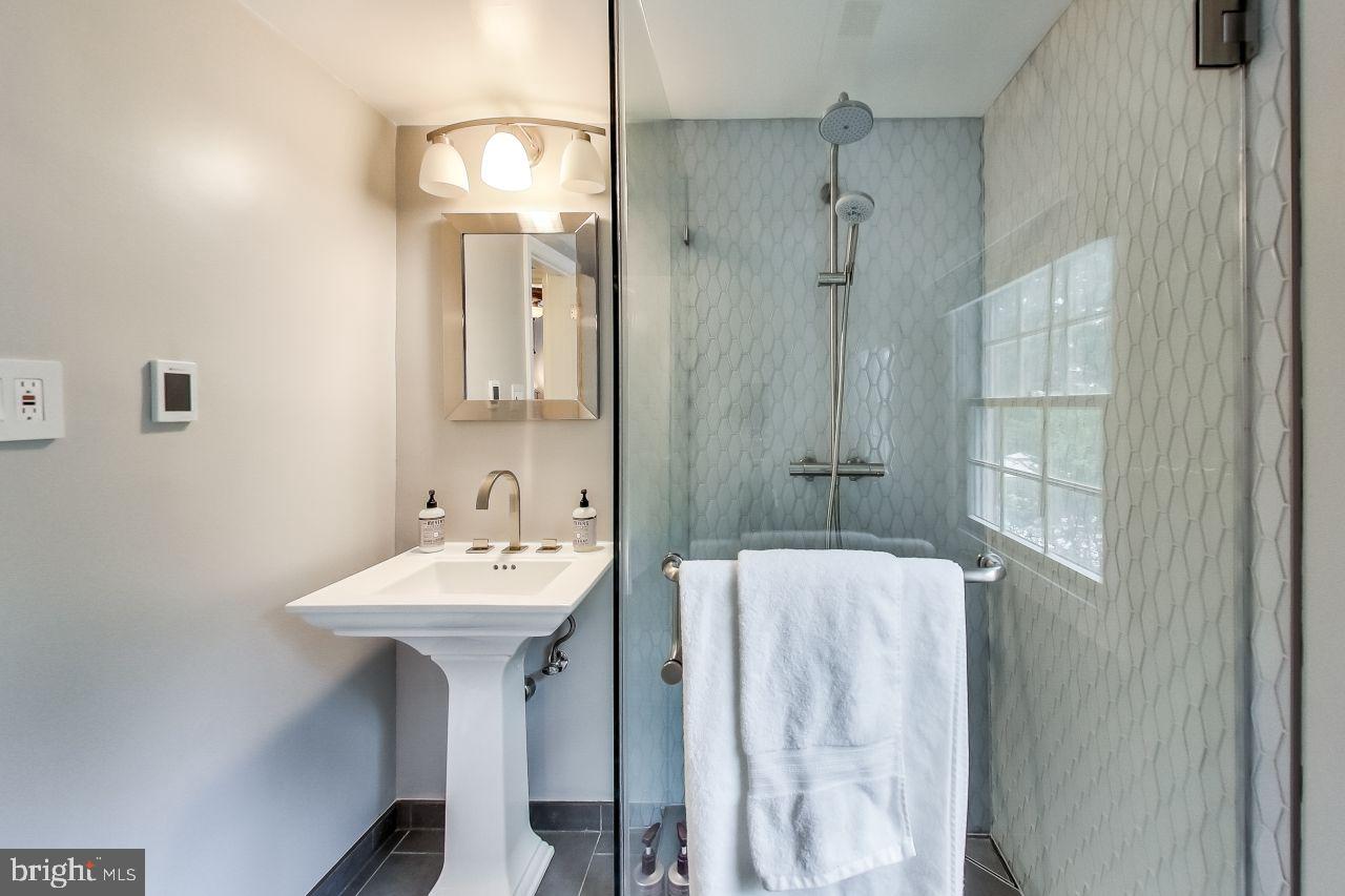 GLENMONT HILLS - Residential Lease