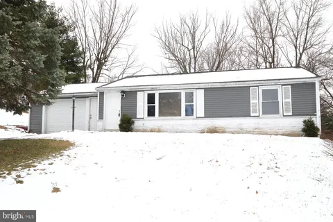 3431 Skyview Drive, Glenville, PA MLS: PAYK2074900