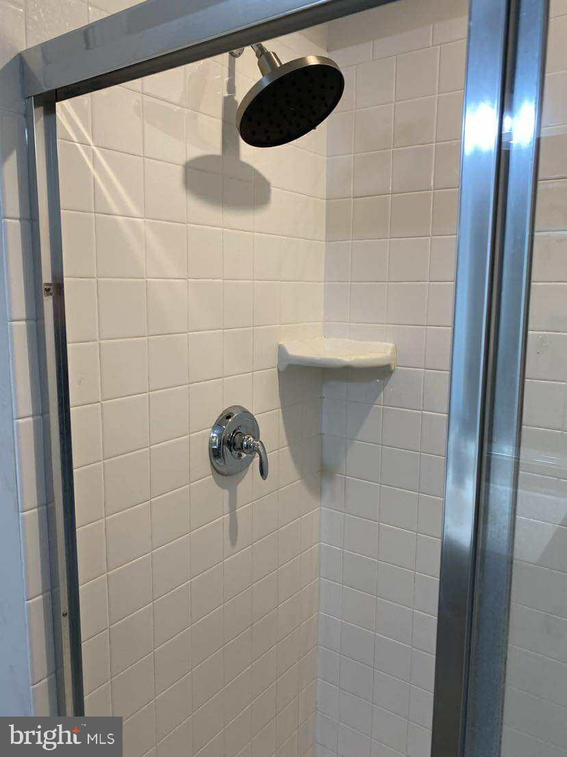 PRESIDENTS POINTE - Residential Lease