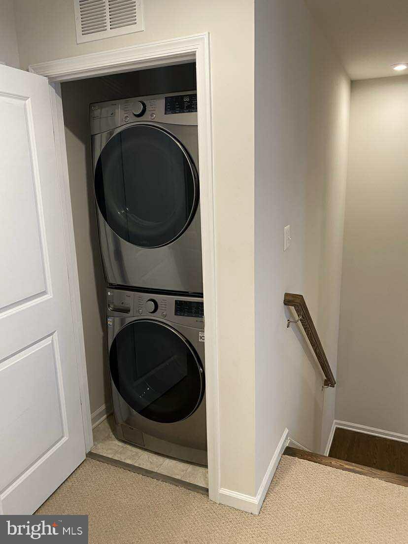 PRESIDENTS POINTE - Residential Lease