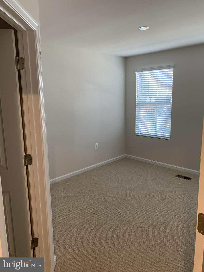 PRESIDENTS POINTE - Residential Lease