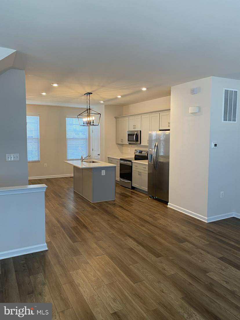 PRESIDENTS POINTE - Residential Lease