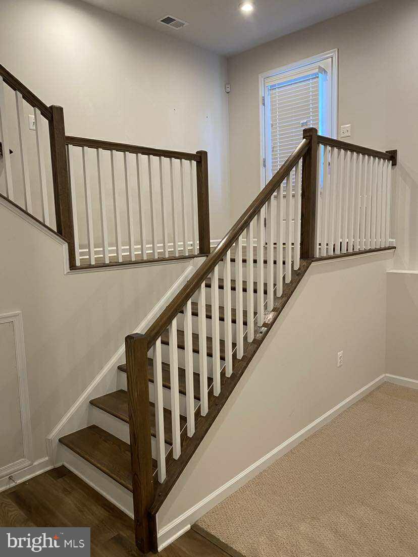 PRESIDENTS POINTE - Residential Lease