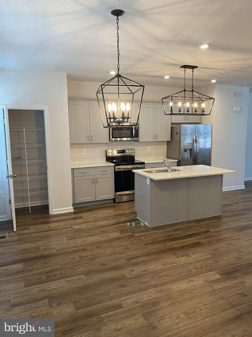 PRESIDENTS POINTE - Residential Lease