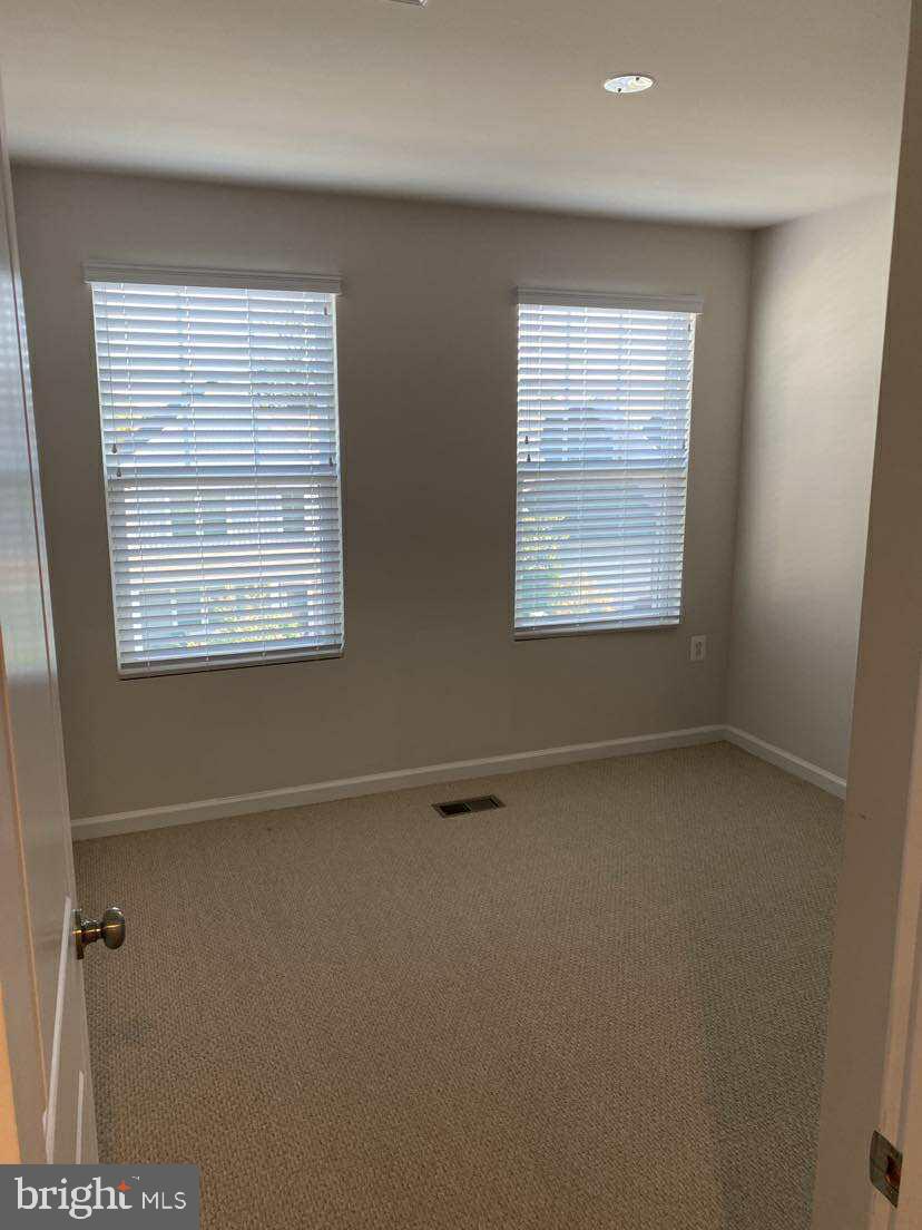 PRESIDENTS POINTE - Residential Lease