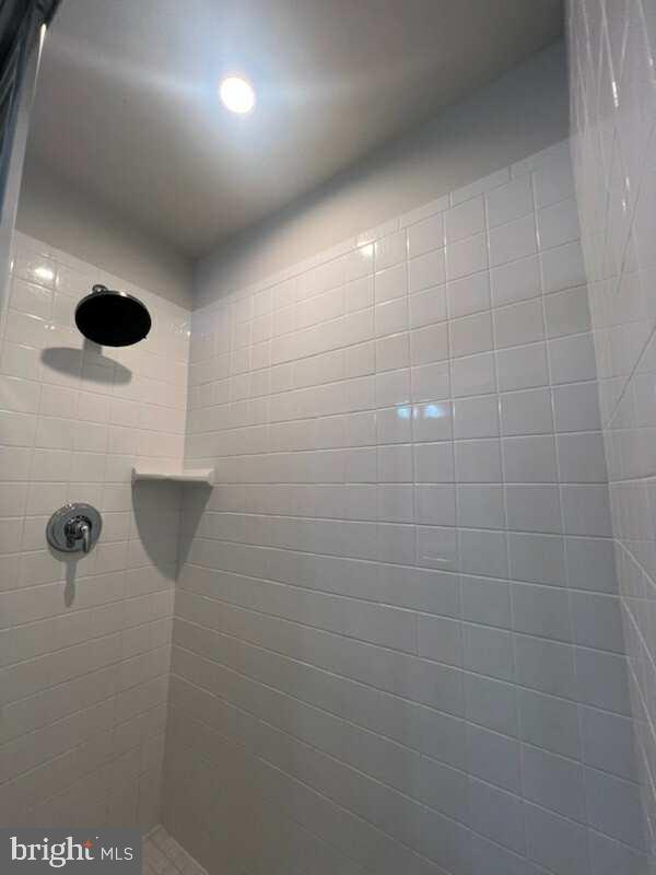 PRESIDENTS POINTE - Residential Lease