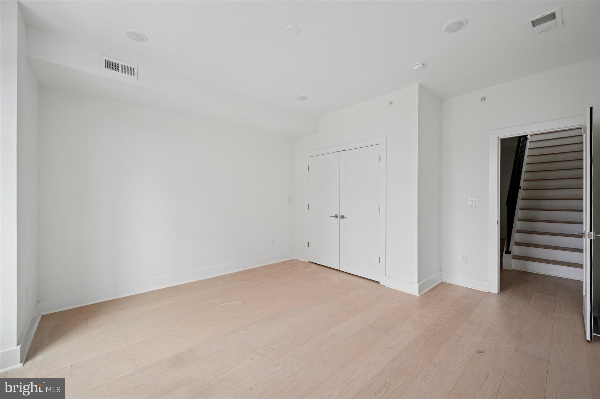 EAST KENSINGTON - Residential Lease