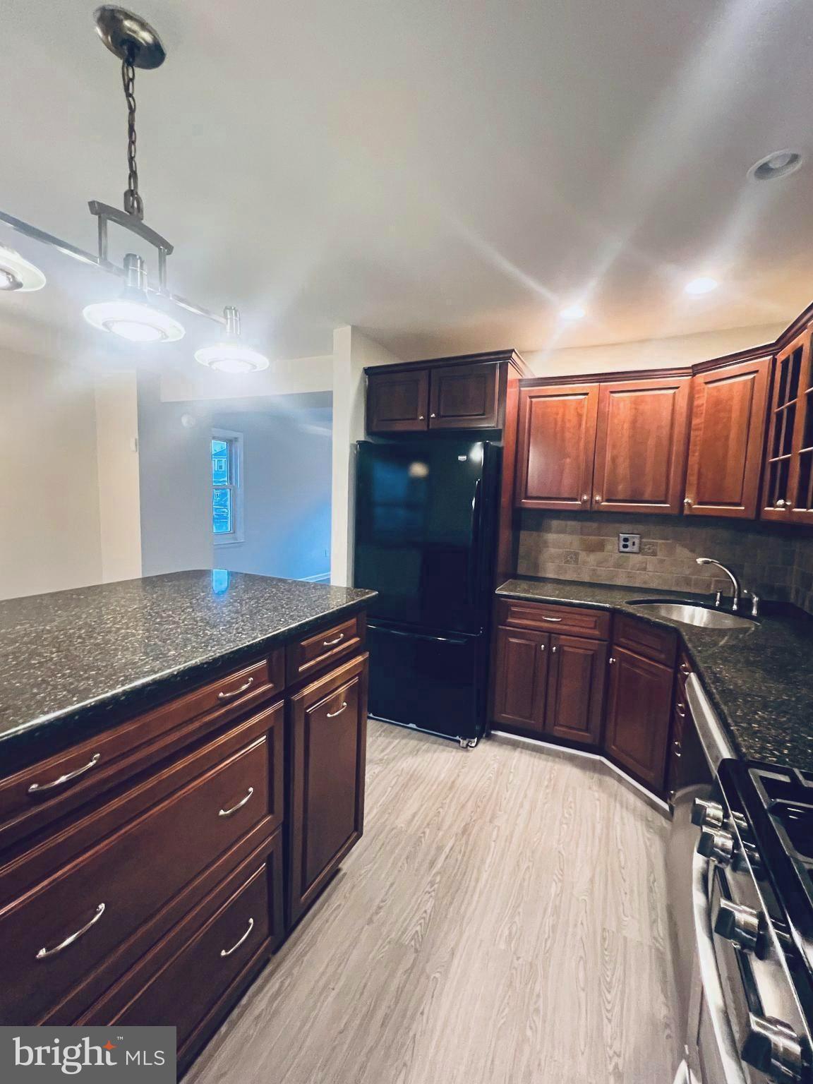 COUNTRY RIDGE - Residential Lease