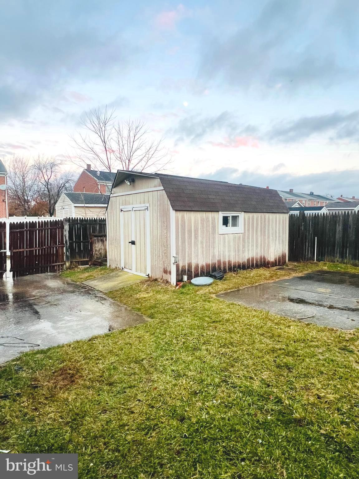 COUNTRY RIDGE - Residential Lease