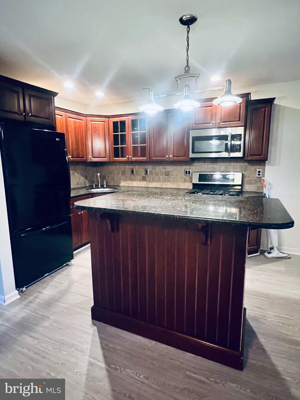 COUNTRY RIDGE - Residential Lease