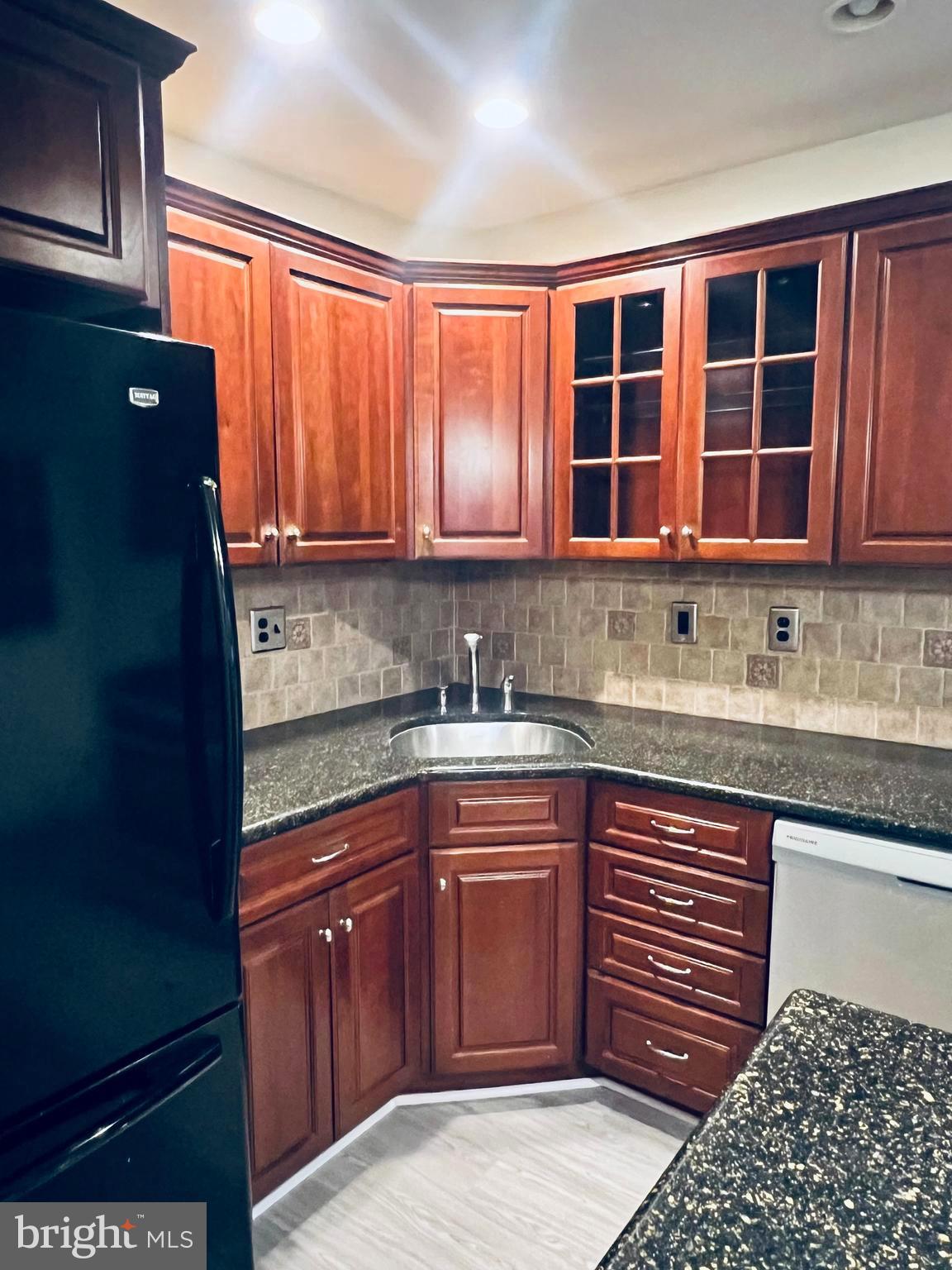 COUNTRY RIDGE - Residential Lease