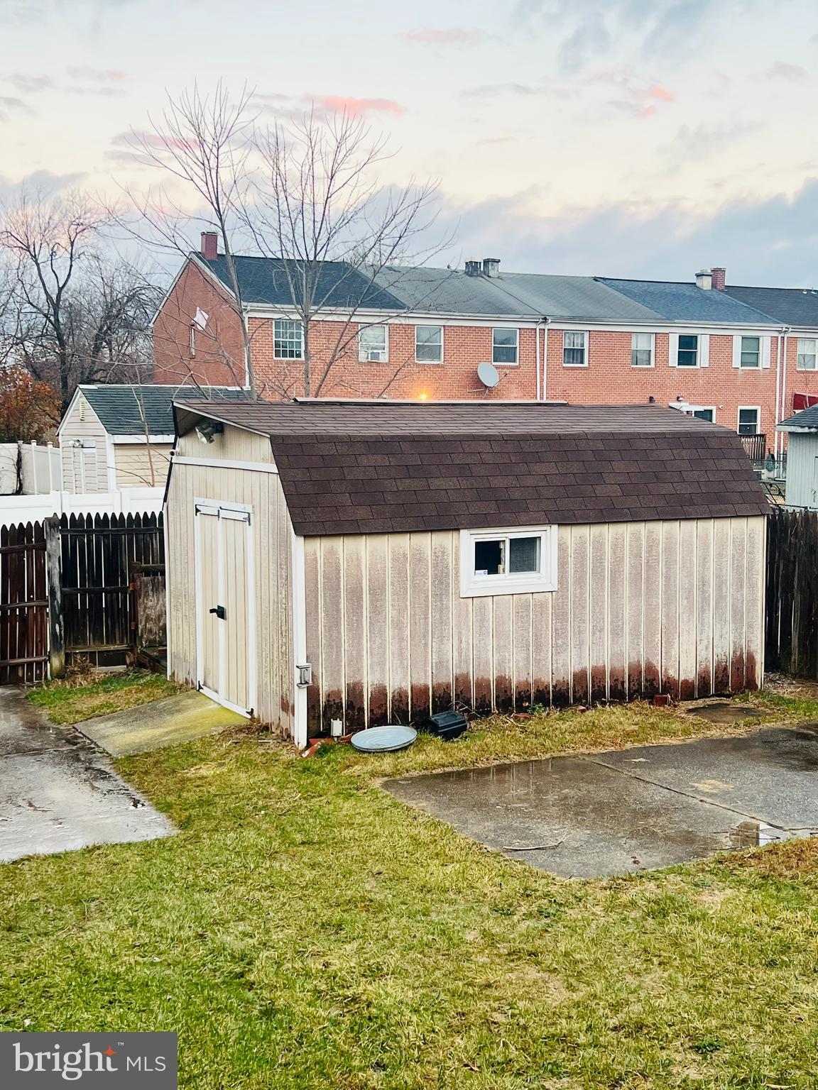 COUNTRY RIDGE - Residential Lease