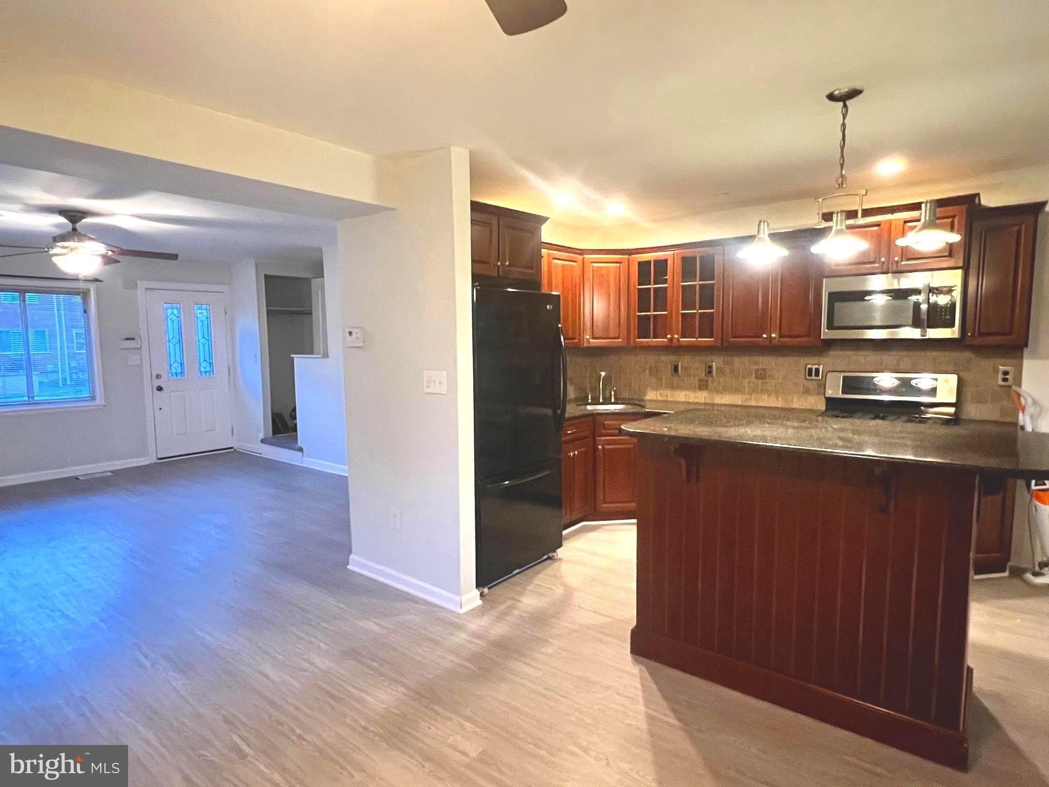 COUNTRY RIDGE - Residential Lease