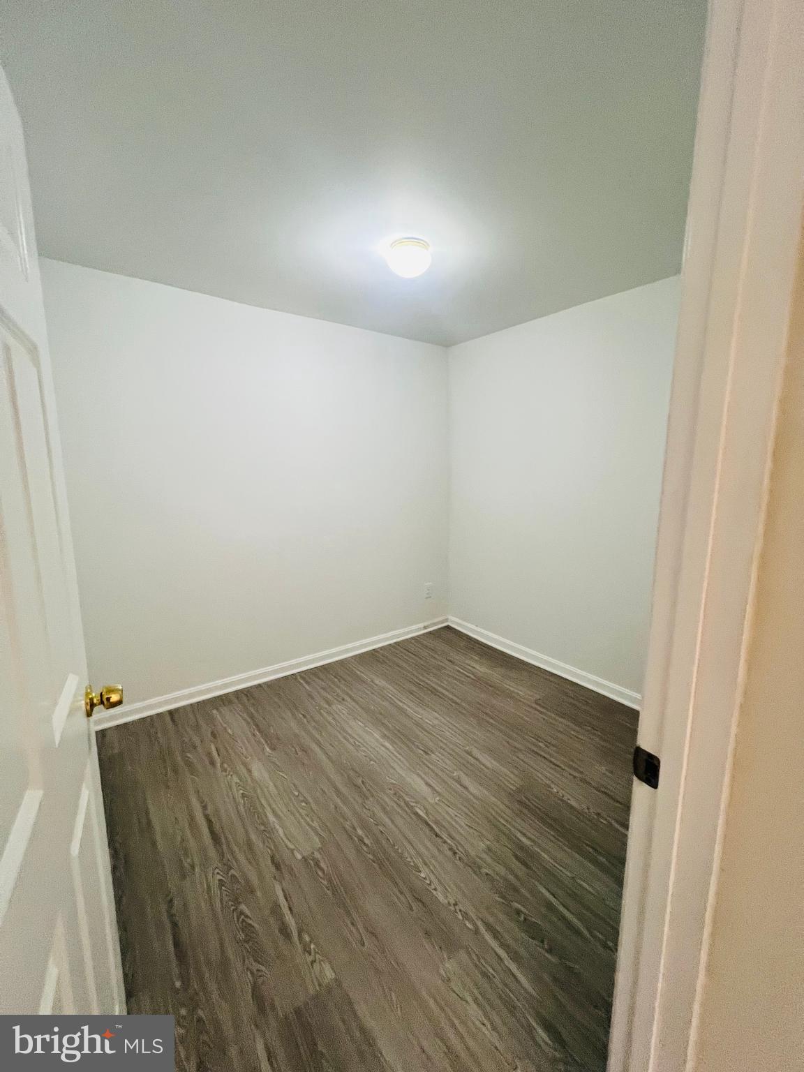 COUNTRY RIDGE - Residential Lease