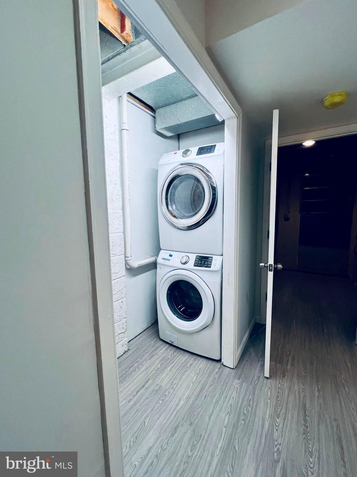 COUNTRY RIDGE - Residential Lease