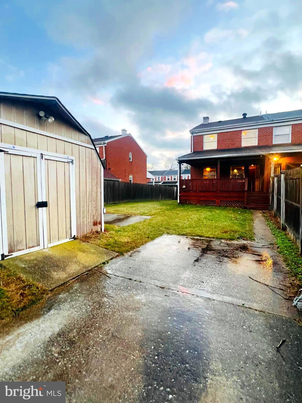 COUNTRY RIDGE - Residential Lease