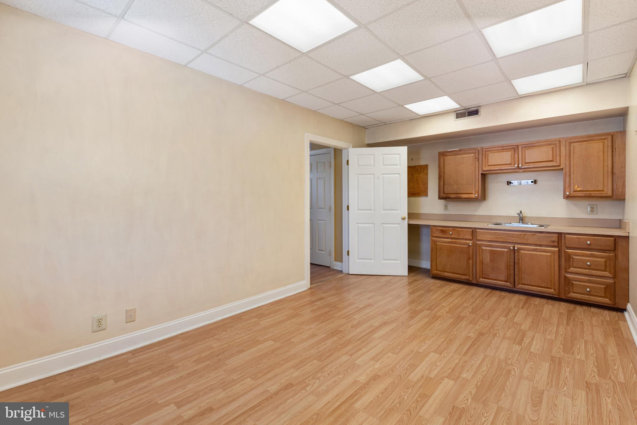 363 E LINCOLN HIGHWAY