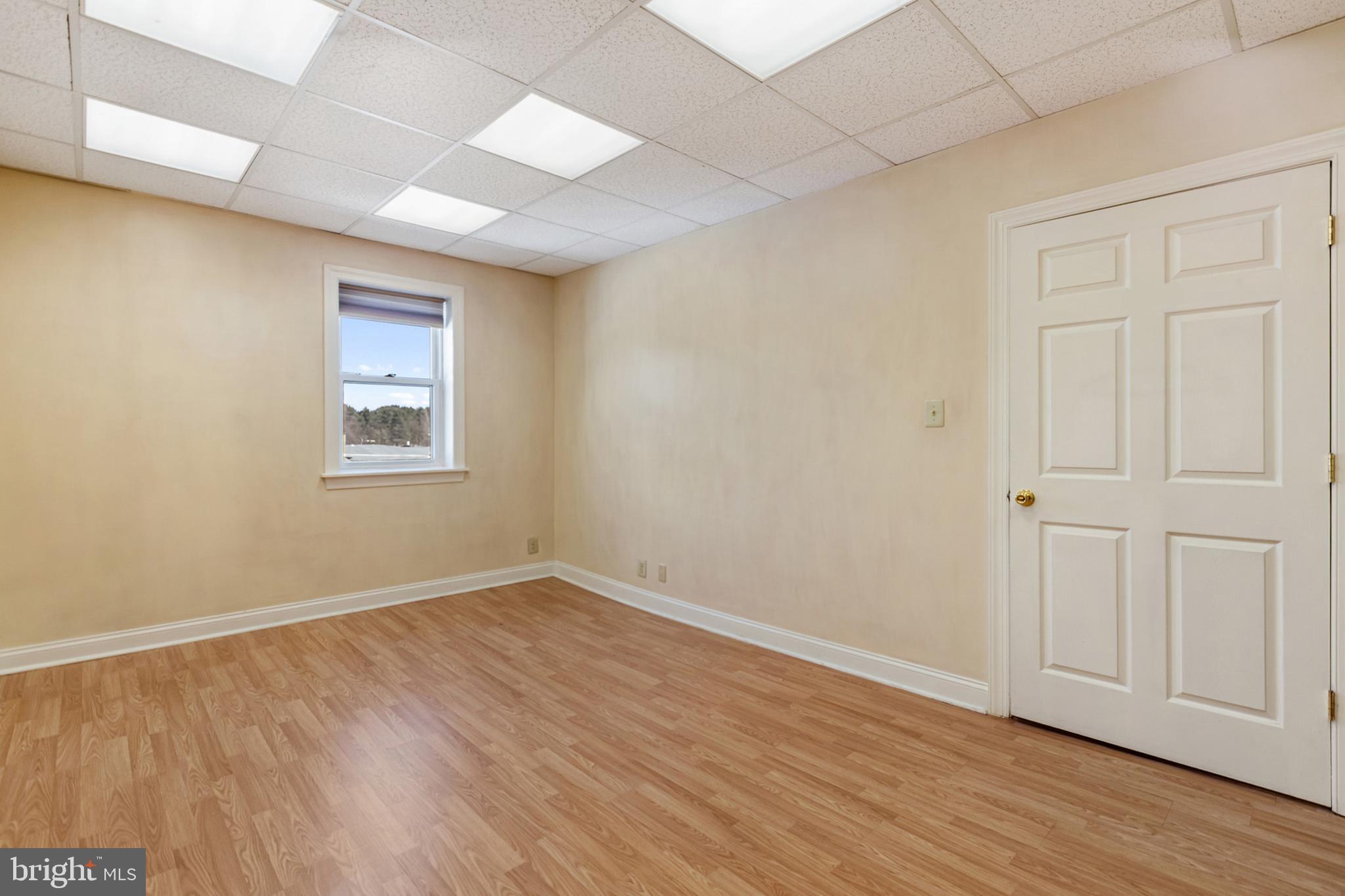 363 E LINCOLN HIGHWAY