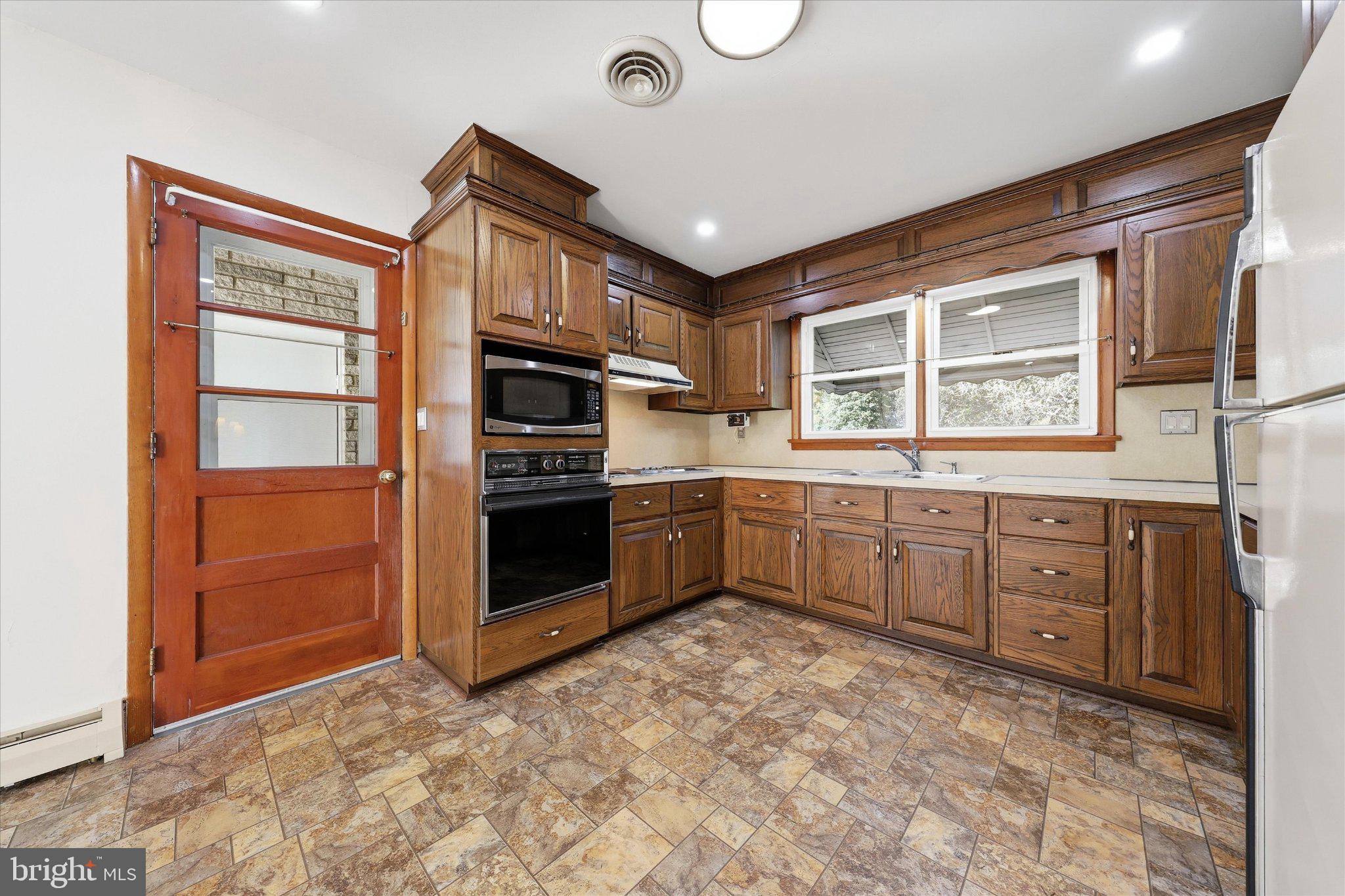 11000 CARRIAGE LANE