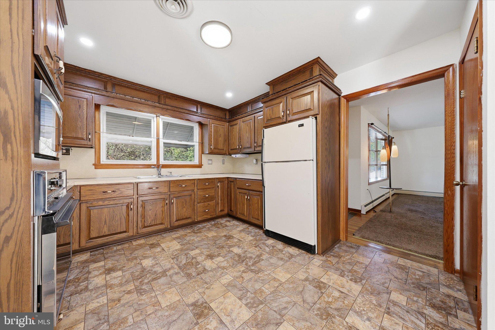 11000 CARRIAGE LANE