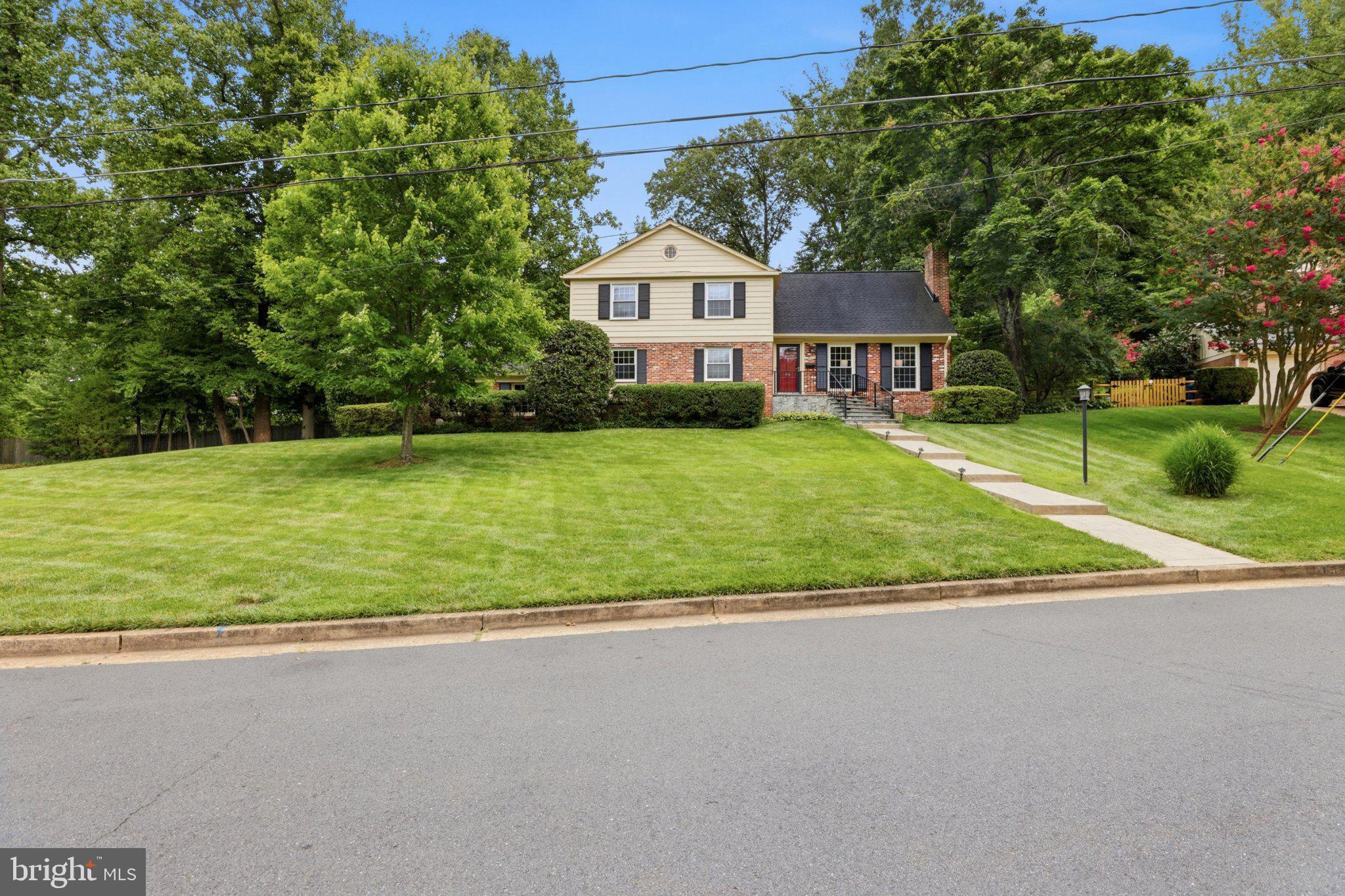 6527 BAY TREE COURT
