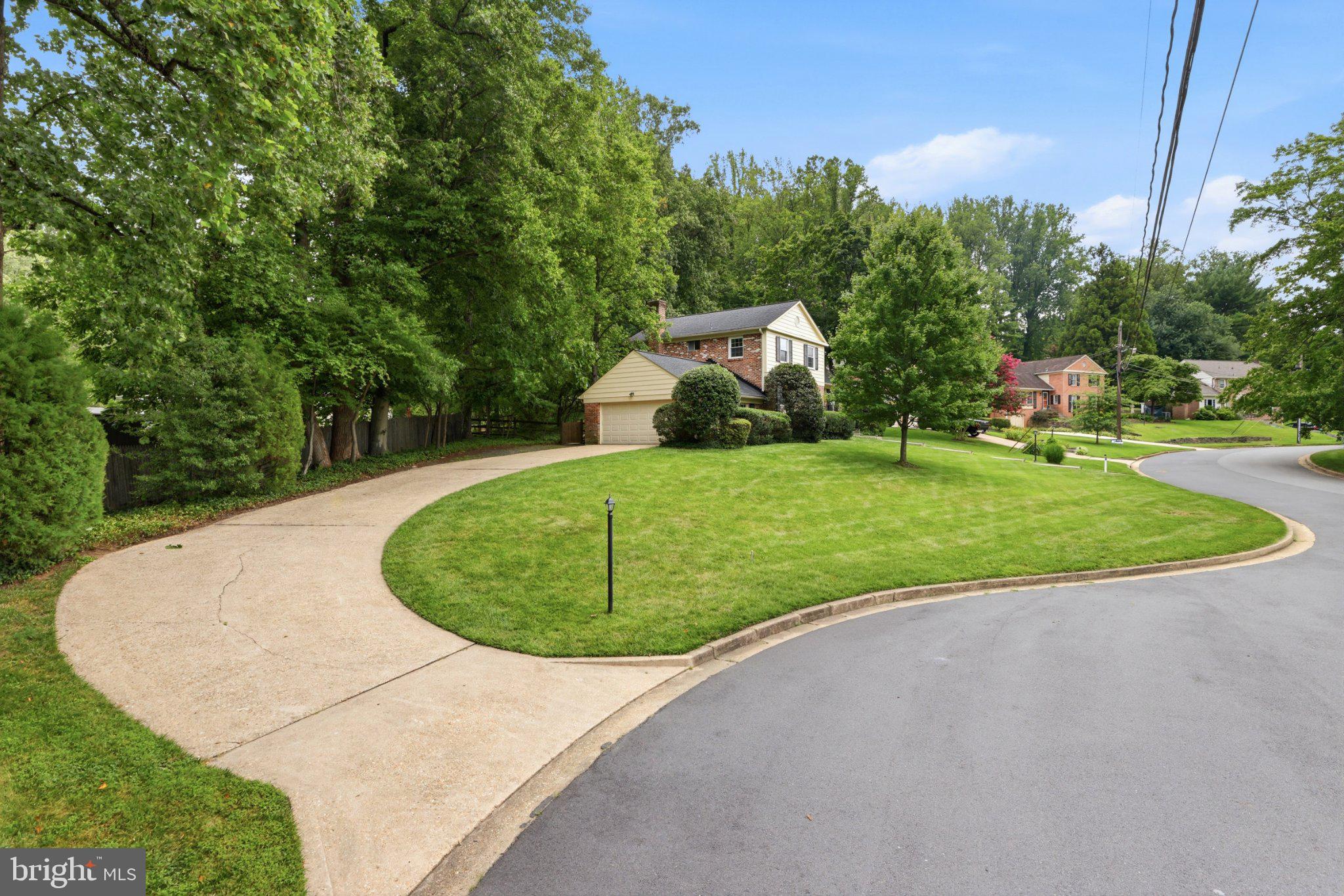 6527 BAY TREE COURT