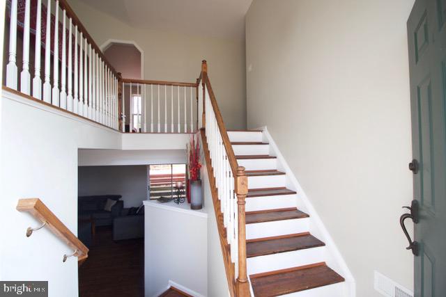 ROLLING HILLS - Residential