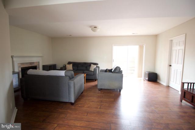 ROLLING HILLS - Residential