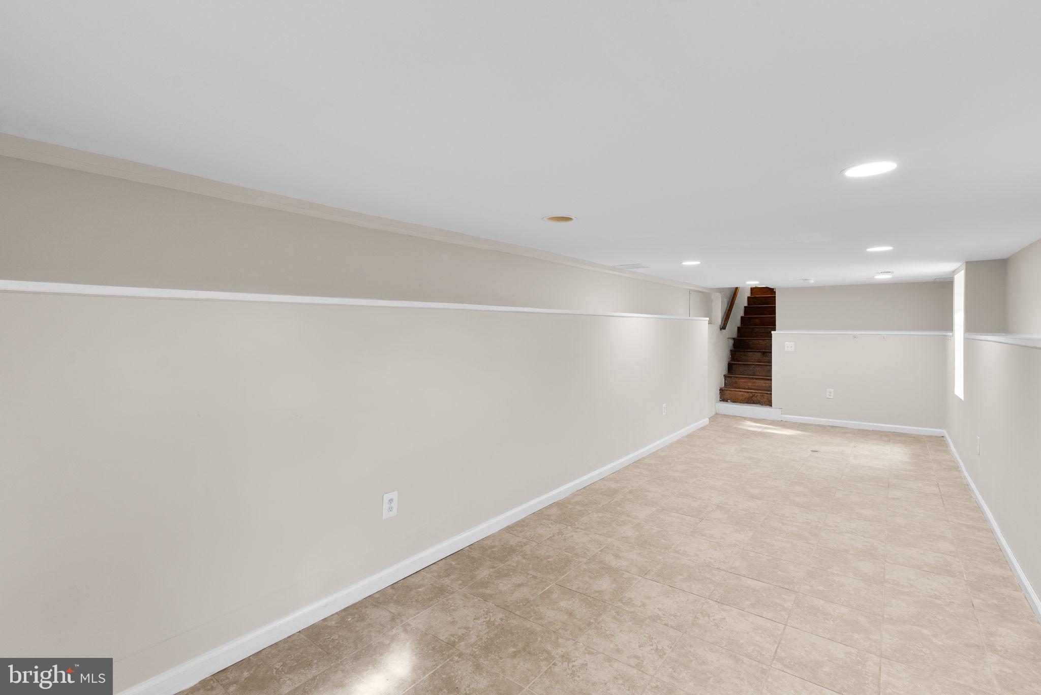 QUEENS CHAPEL - Residential