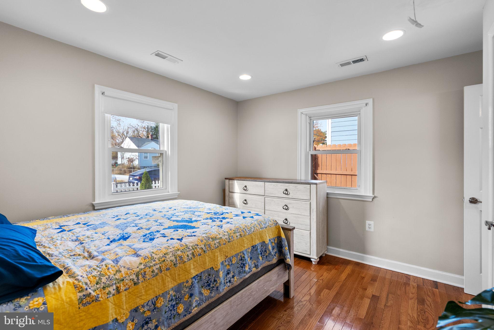 QUEENS CHAPEL - Residential