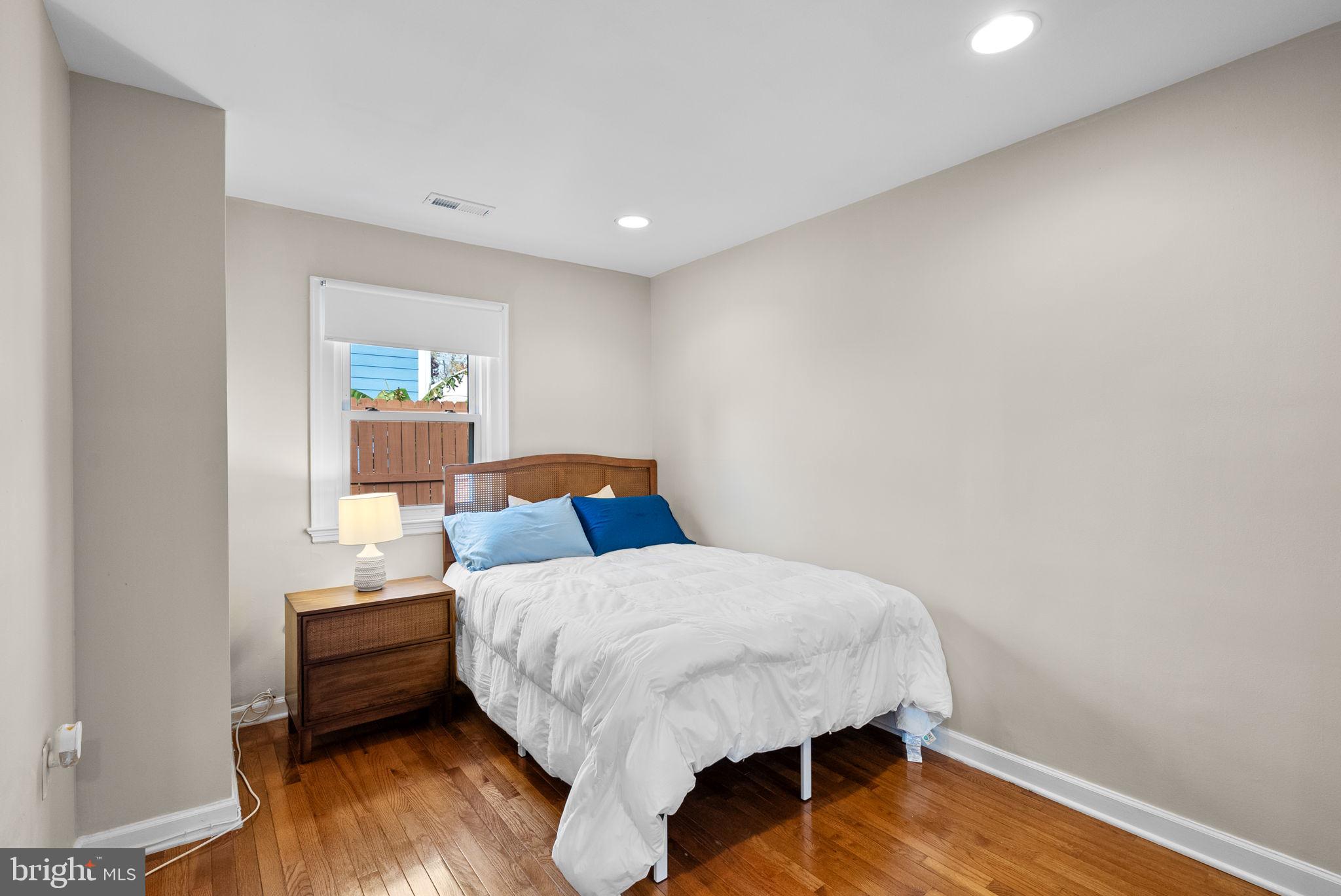 QUEENS CHAPEL - Residential