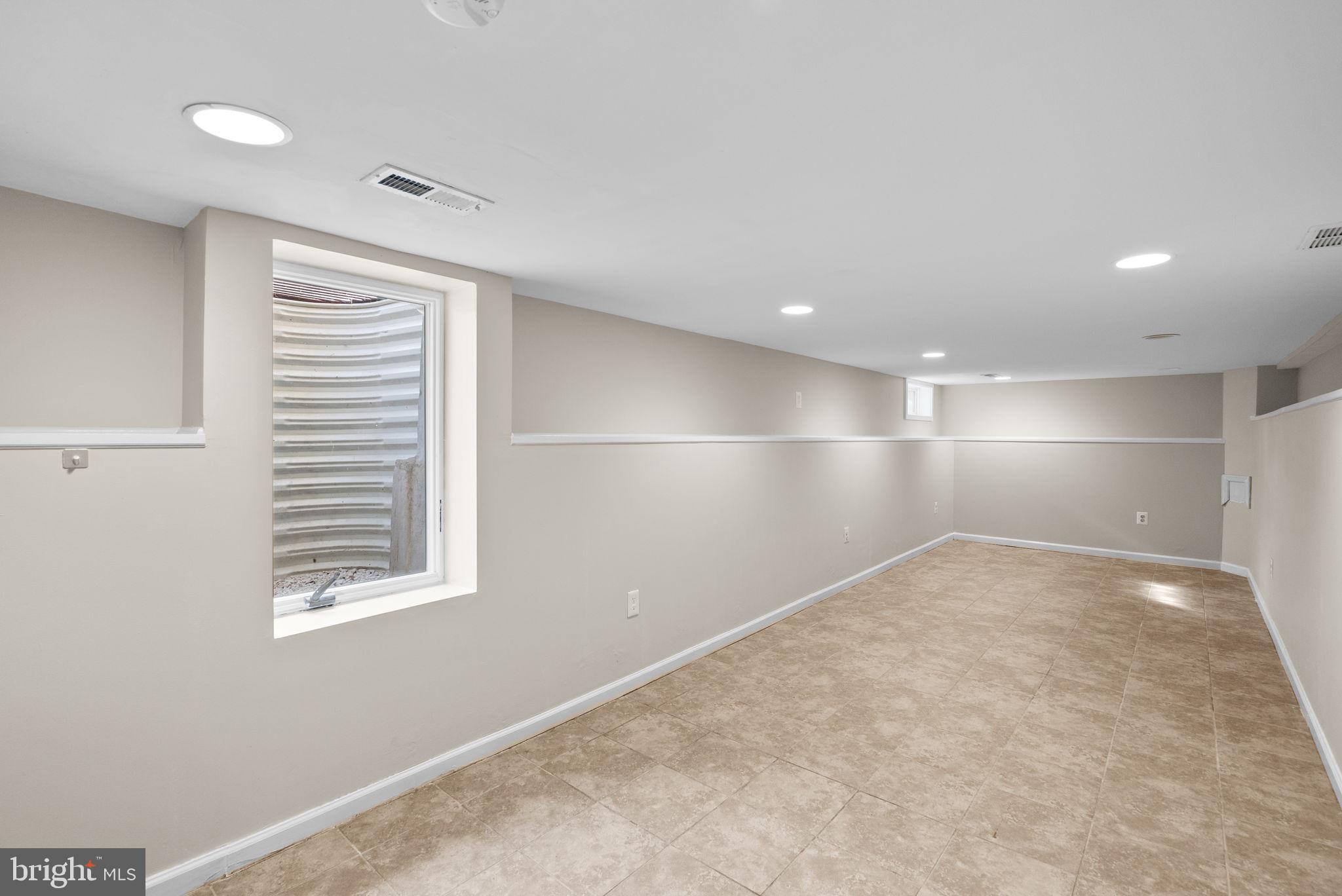 QUEENS CHAPEL - Residential