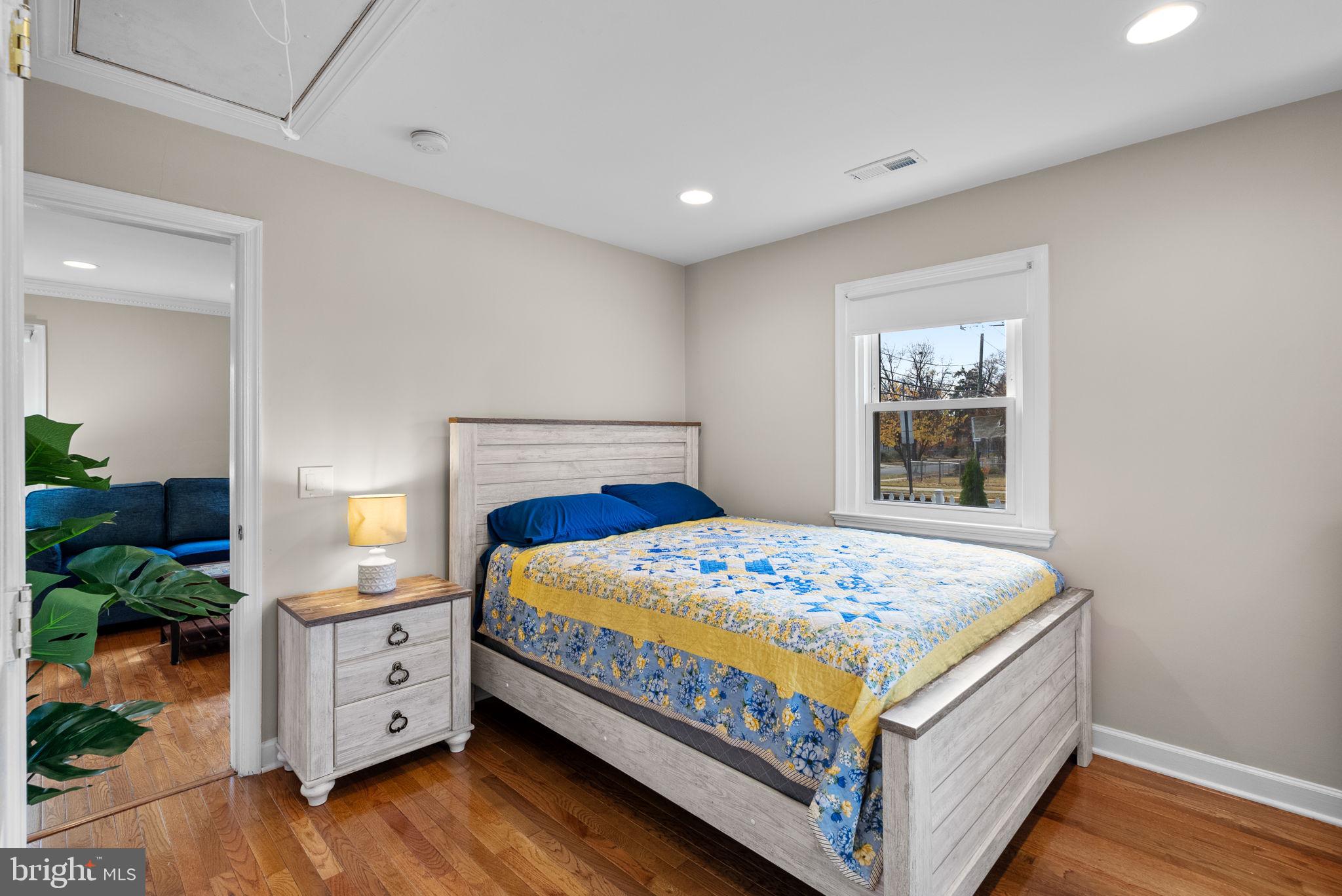 QUEENS CHAPEL - Residential