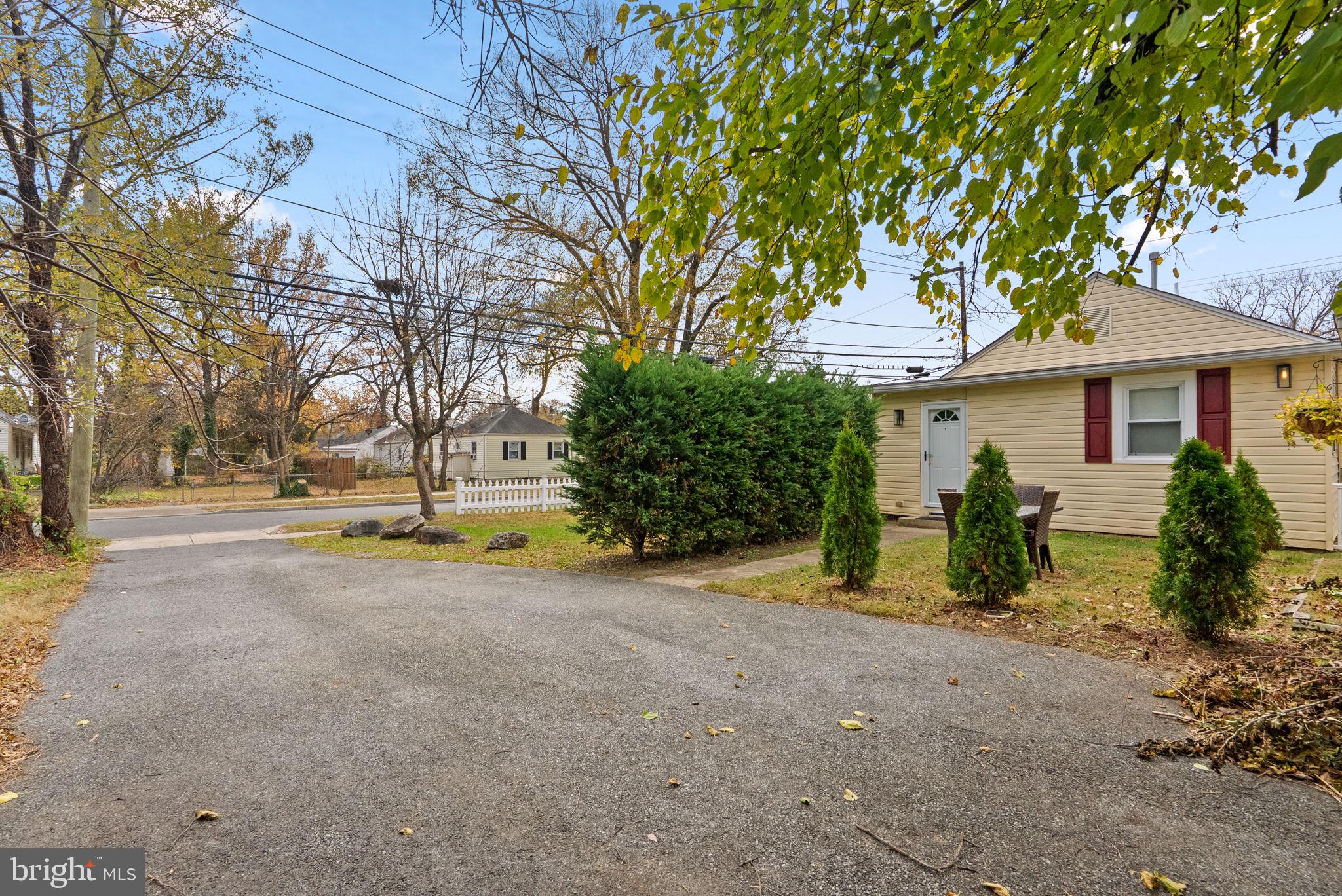 QUEENS CHAPEL - Residential