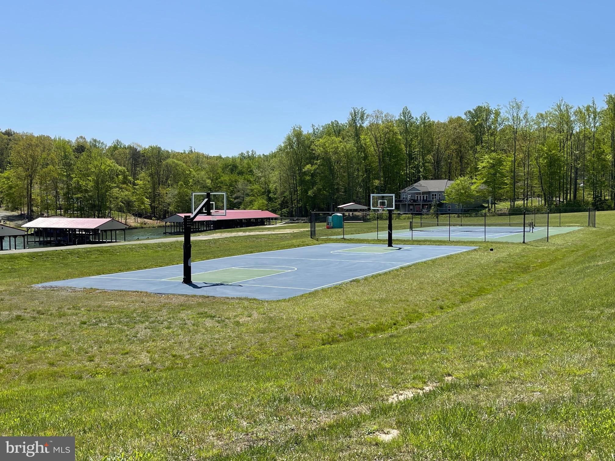 NOAH'S LANDING - Land