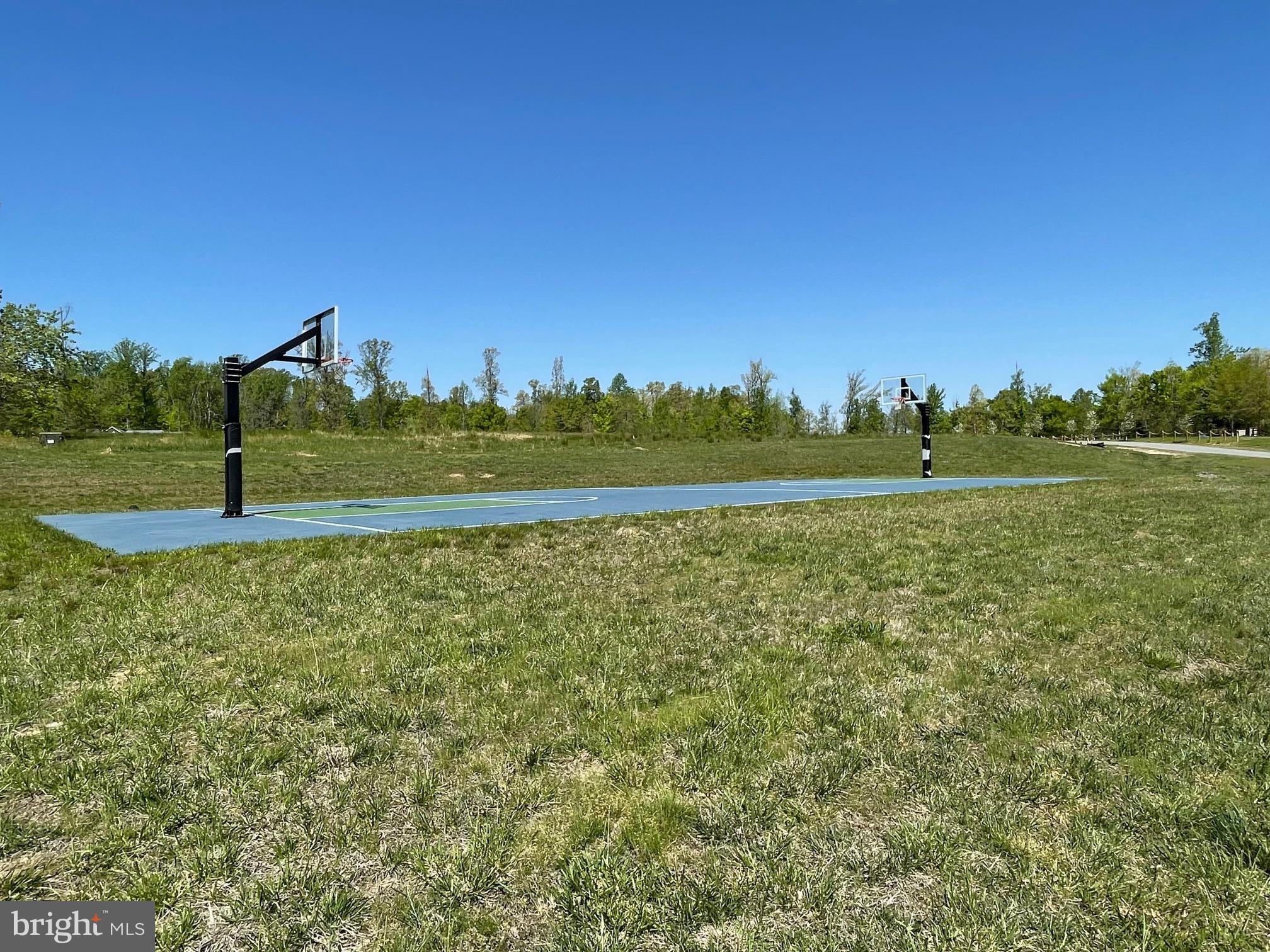 NOAH'S LANDING - Land