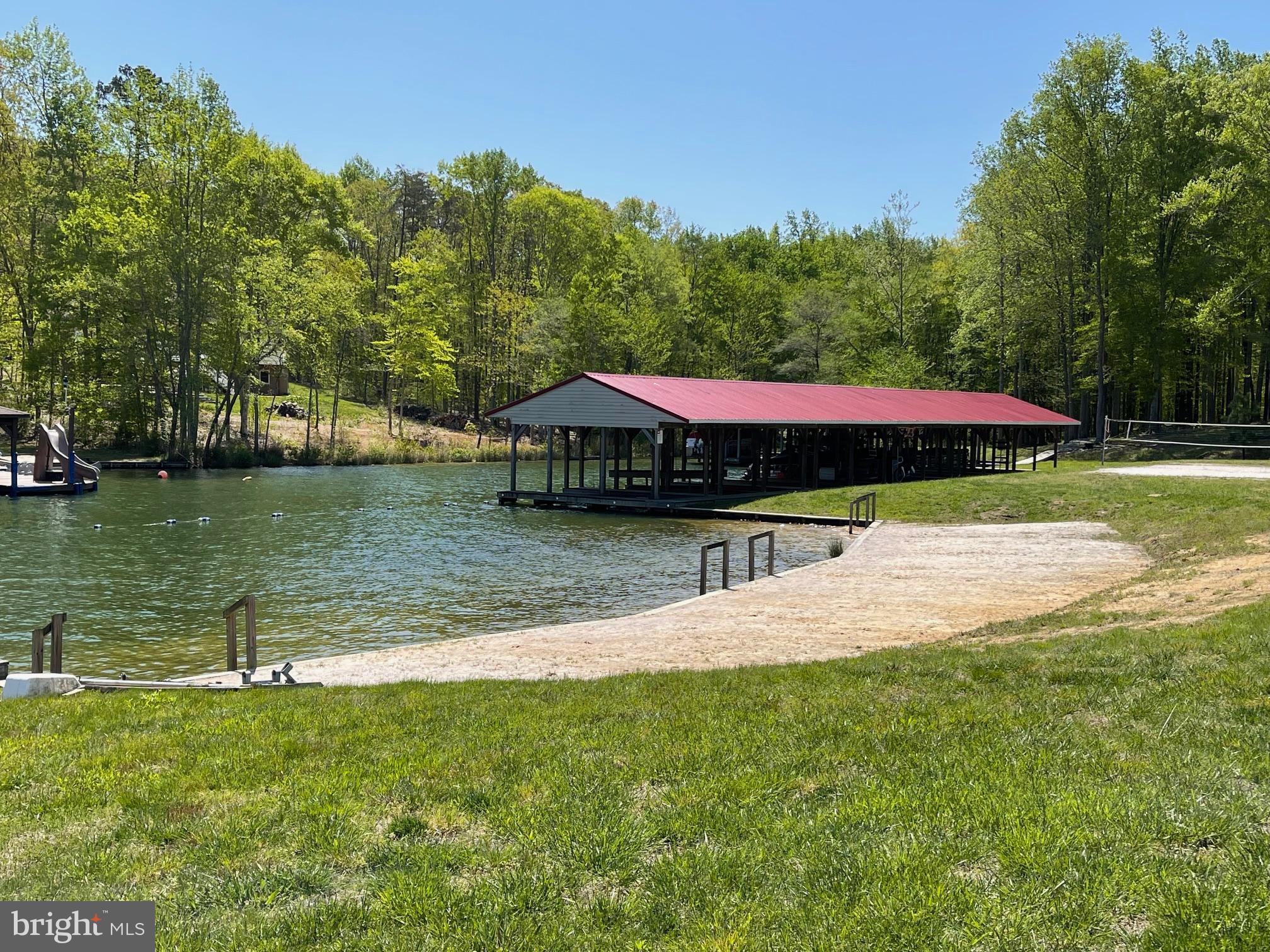 NOAH'S LANDING - Land