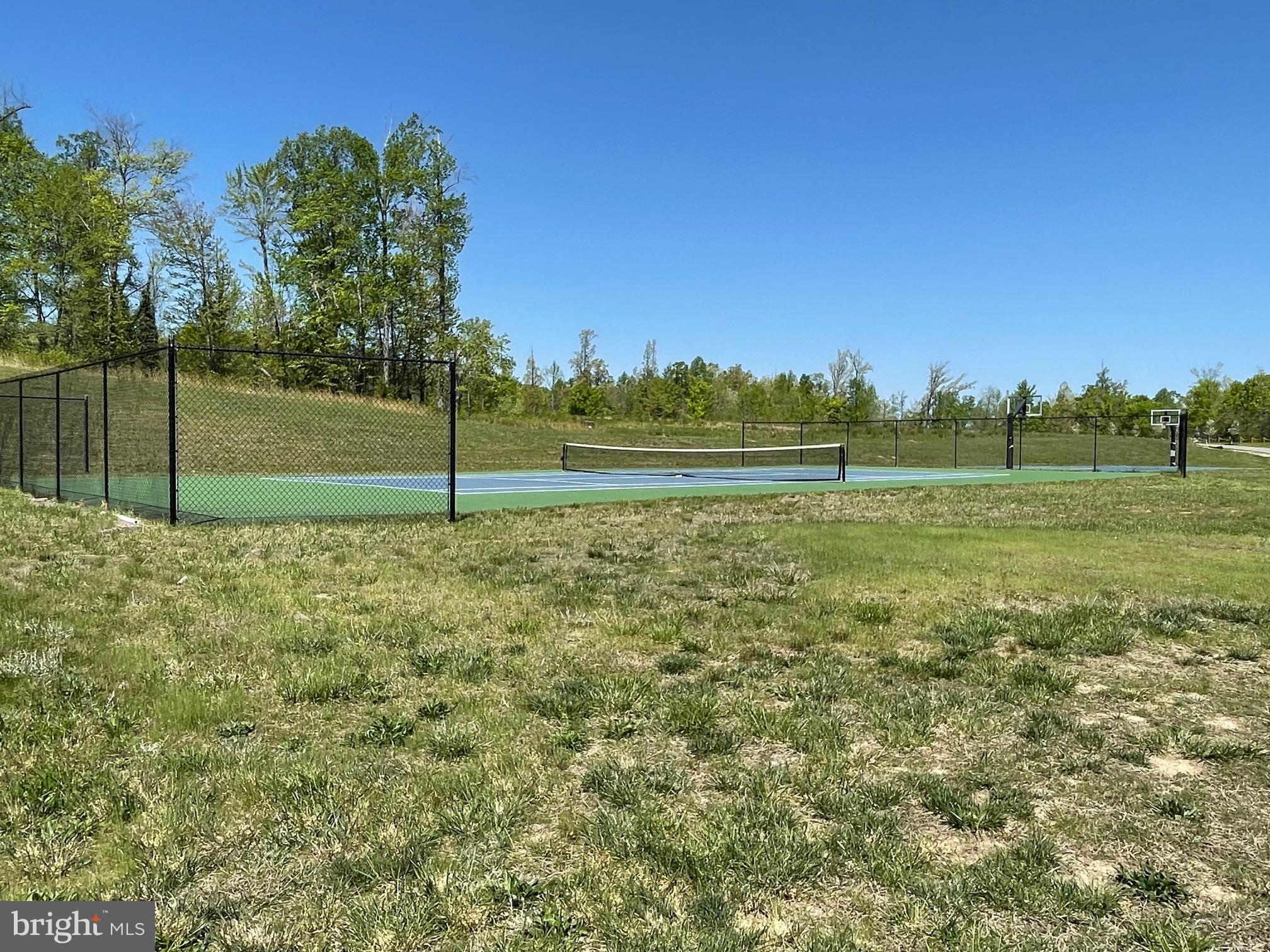 NOAH'S LANDING - Land