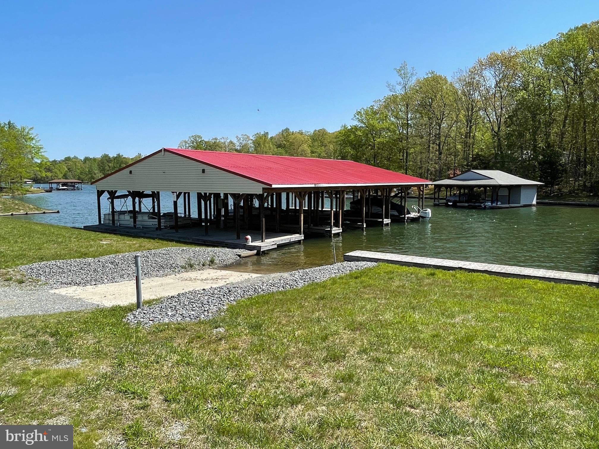 NOAH'S LANDING - Land