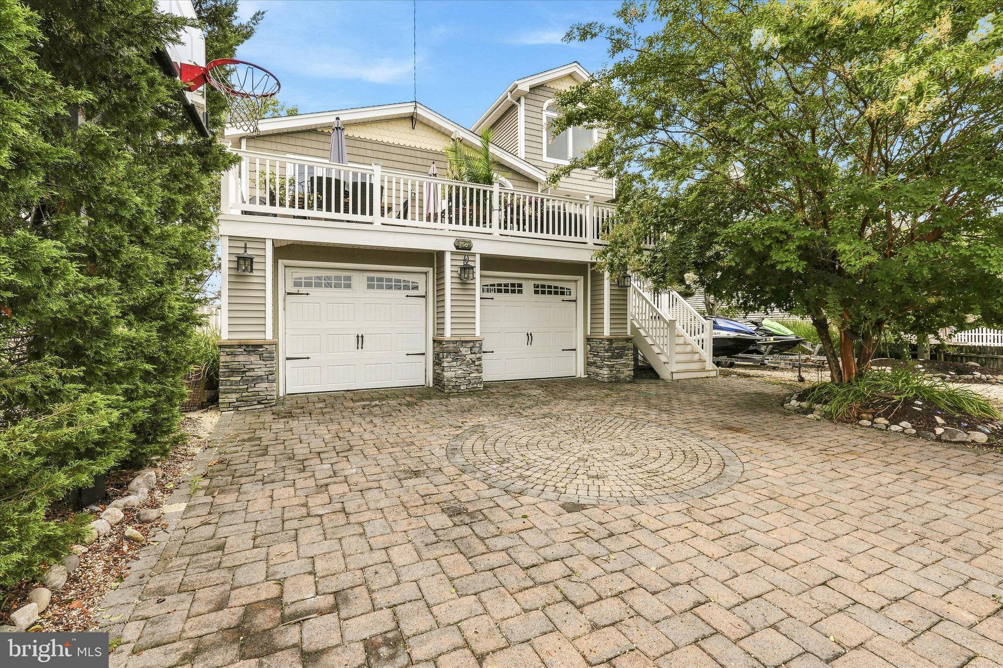 256 W 10TH STREET