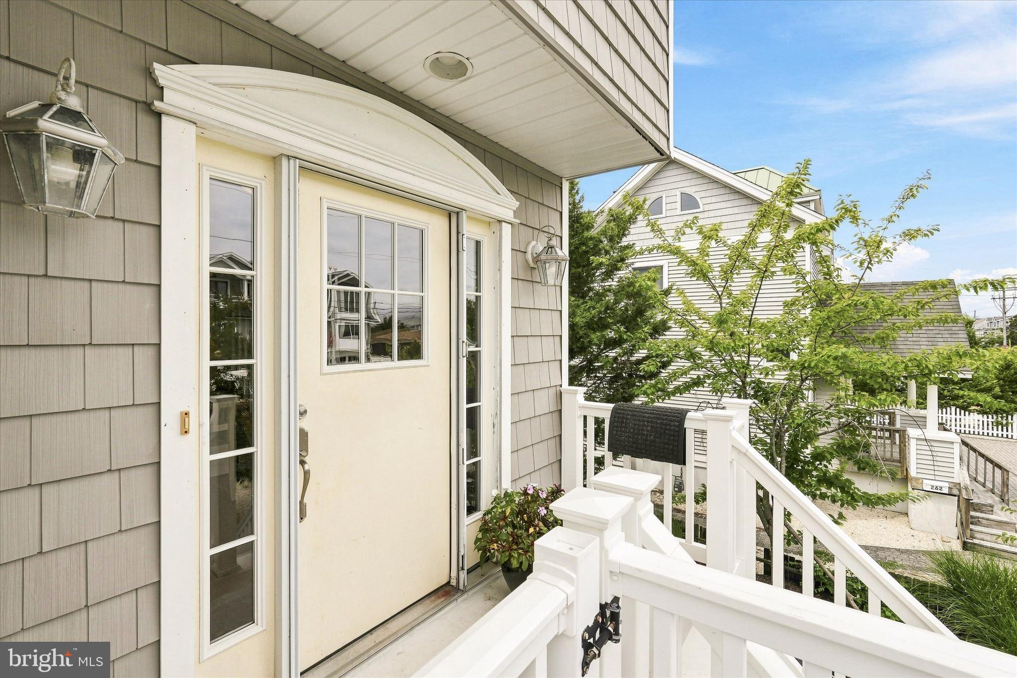 256 W 10TH STREET