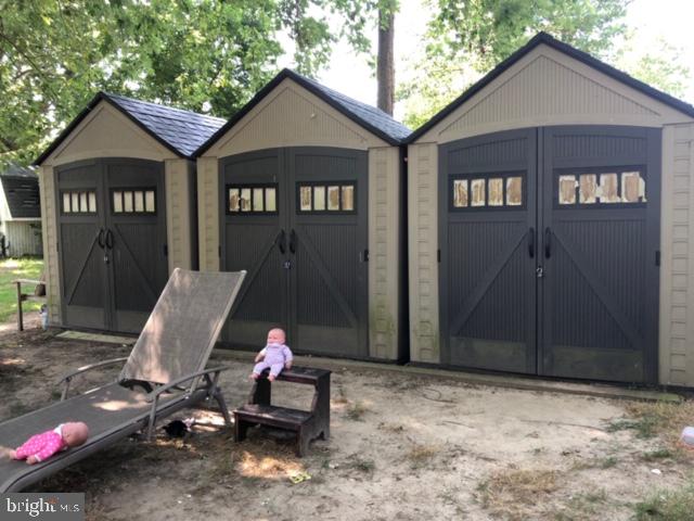 EASTON - Residential Income