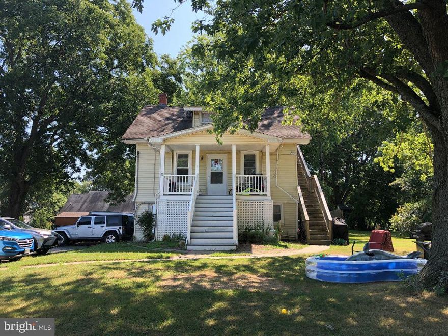 SPACIOUS LOT WITH 3 UNIT BUILDING. ALL RENTED. SEPARATE GAS AND ELECTRIC METERS, HASWASHER/DRYER ON SITE