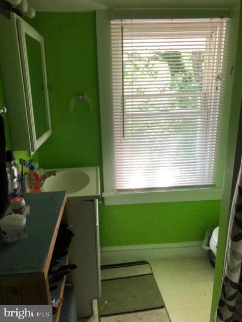 EASTON - Residential Income