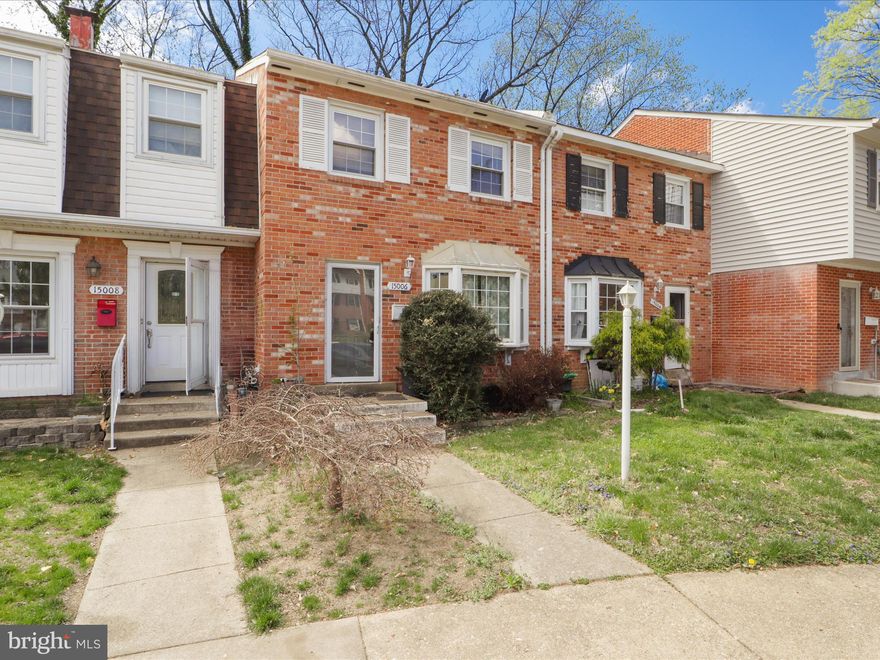 3 level Interior Townhome in the Birchdale Community. 3 Bedrooms with 2 Full baths and two half baths. 
Great Location minuets from I95. Easy access to Fort Belvoir, Quantico, shopping and commuter routes!
Being sold AS-IS. 
Please Schedule your appointment on Showingtime.