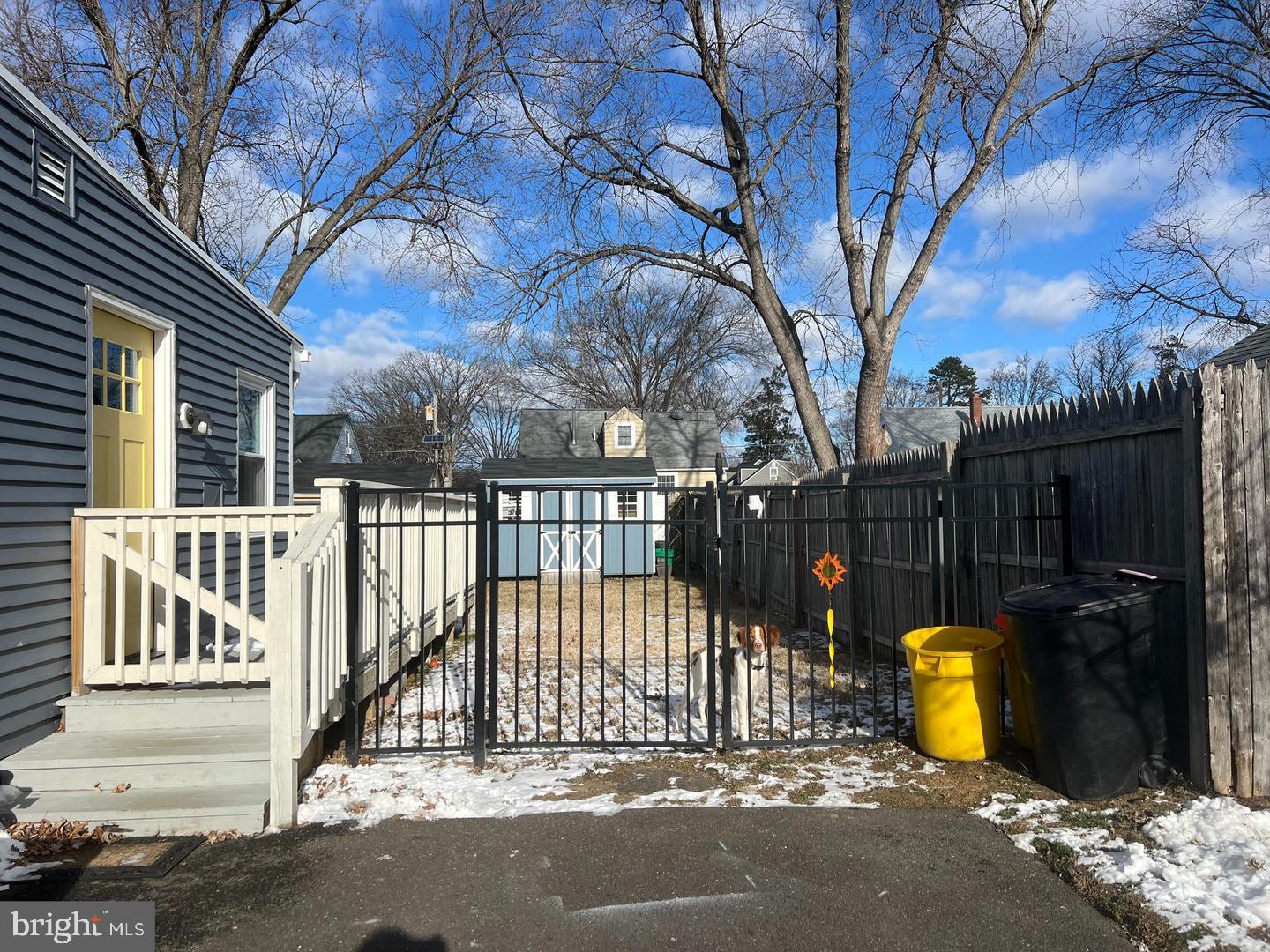 215 W GLOUCESTER PIKE