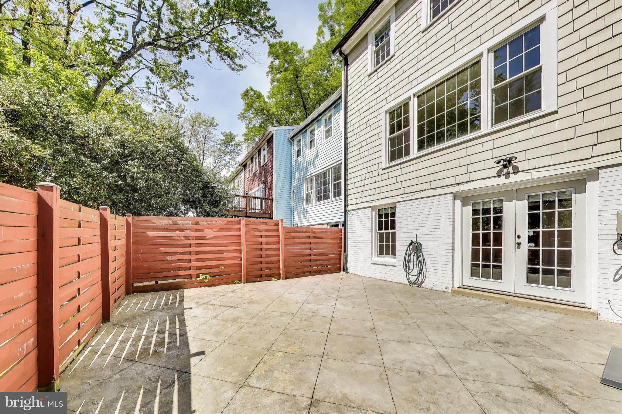 GREENWICH HILL - Residential