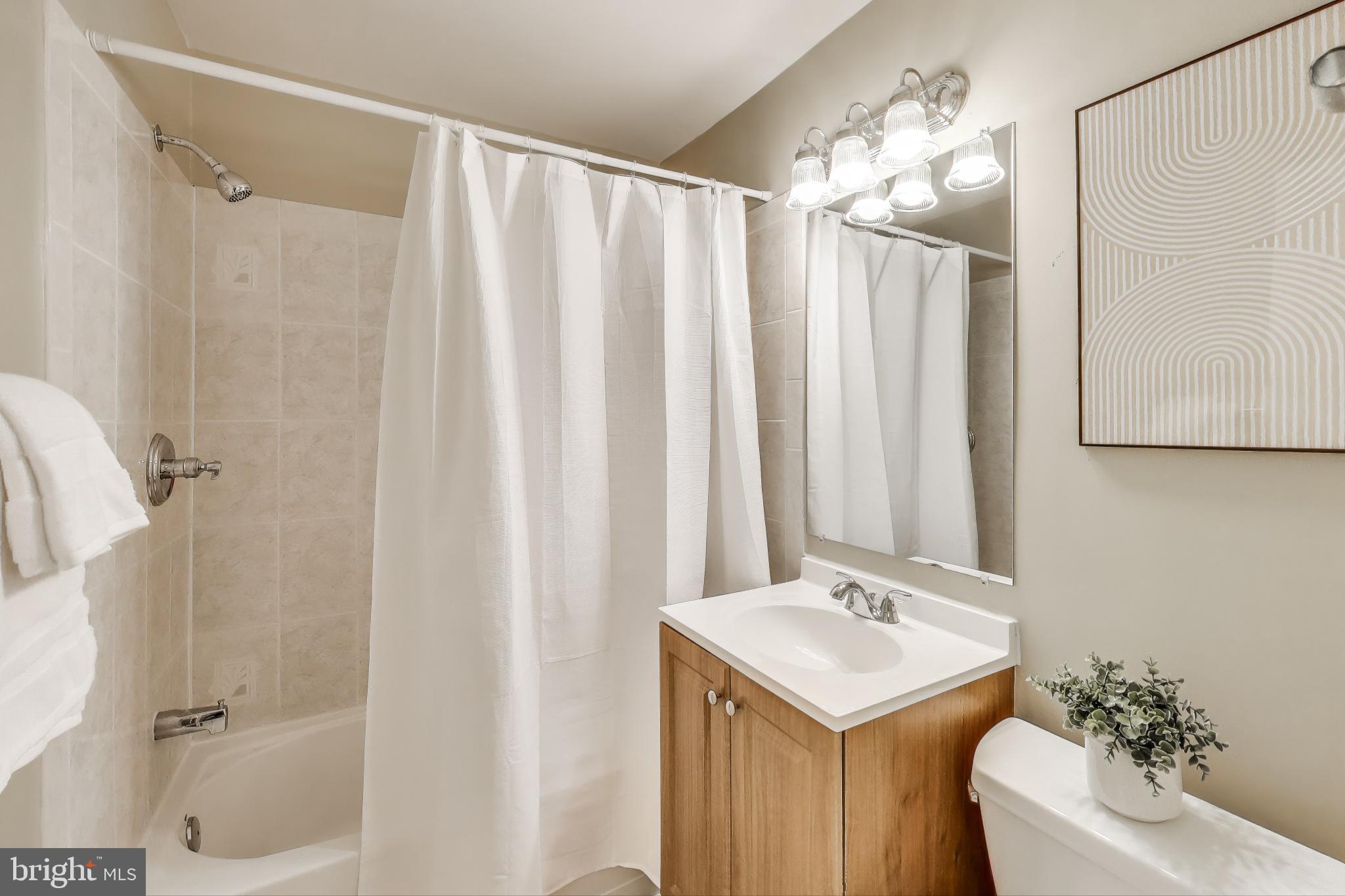 GREENWICH HILL - Residential