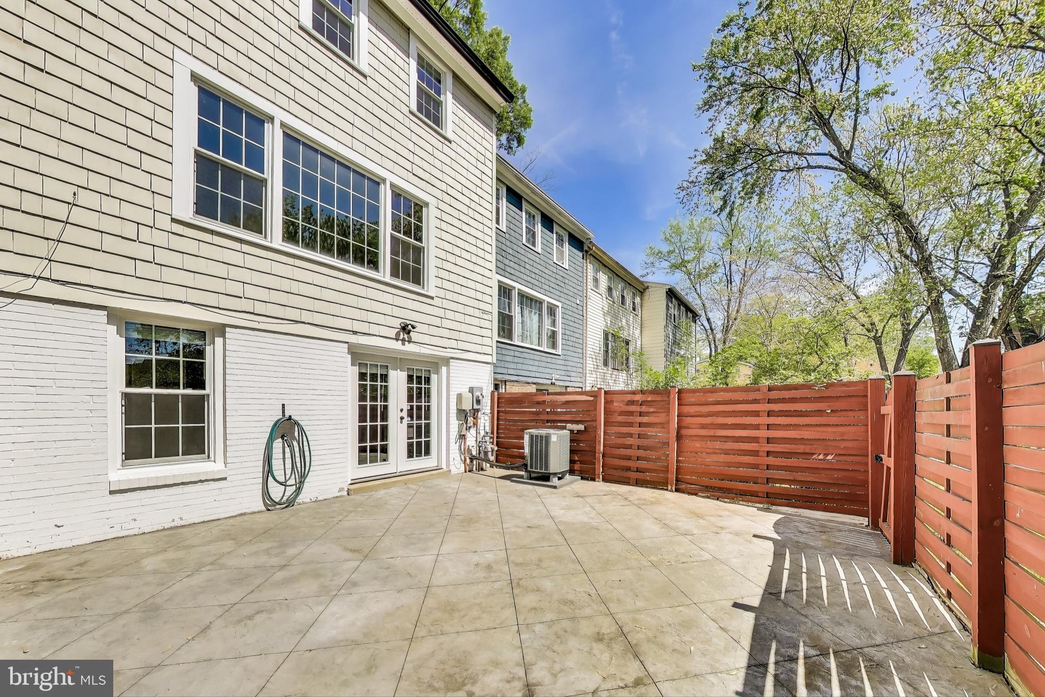 GREENWICH HILL - Residential