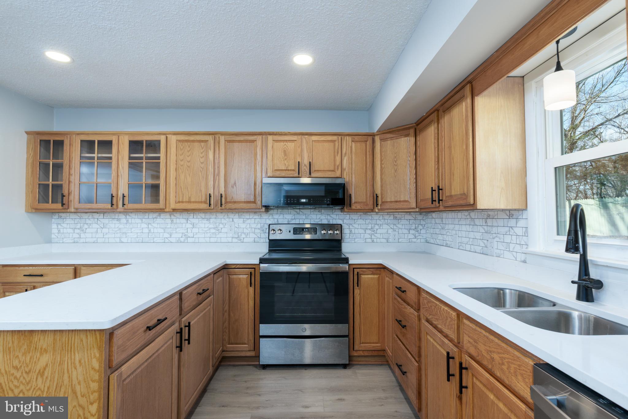 52 GOLDEN MAPLE LANE